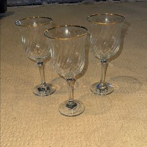 Gold-Trimmed Crystal Wine Glass Set